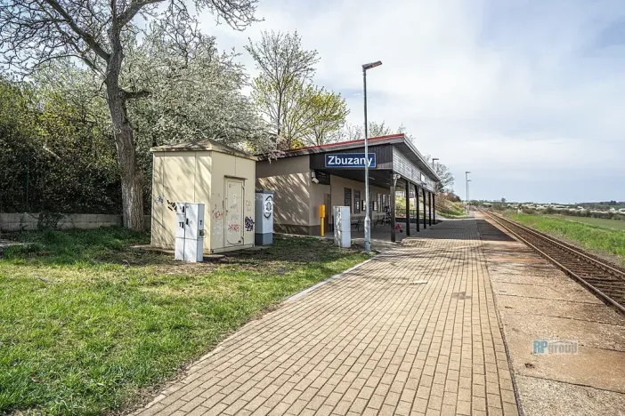 Prodej bytu 2+kk, Zbuzany, Lomená, 61 m2