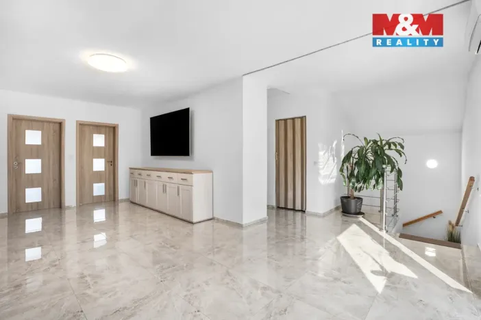 Prodej rodinného domu, Očihov, 280 m2