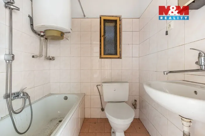 Prodej obchodního prostoru, Louny, Husova, 744 m2