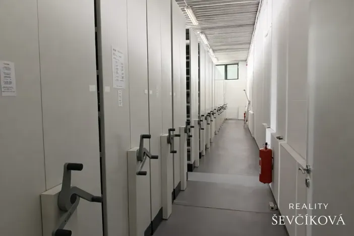 Pronájem komerční nemovitosti, Hradec Králové, Zemědělská, 695 m2