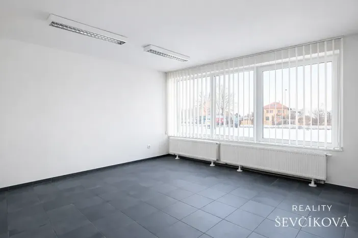 Pronájem obchodního prostoru, Hradec Králové, Vlčkovická, 700 m2