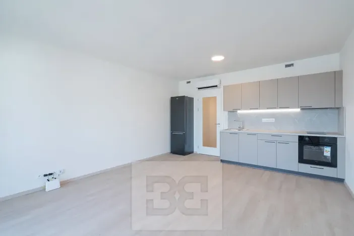 Pronájem bytu 1+kk, Praha - Hloubětín, Poděbradská, 32 m2