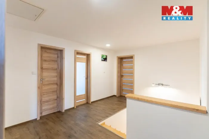 Prodej rodinného domu, Okrouhlá, 222 m2