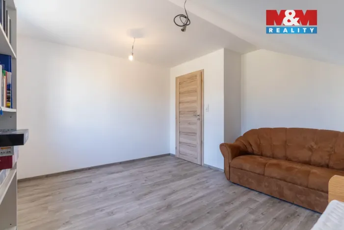 Prodej rodinného domu, Okrouhlá, 222 m2