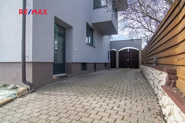 Prodej rodinného domu, Milovice, 249 m2