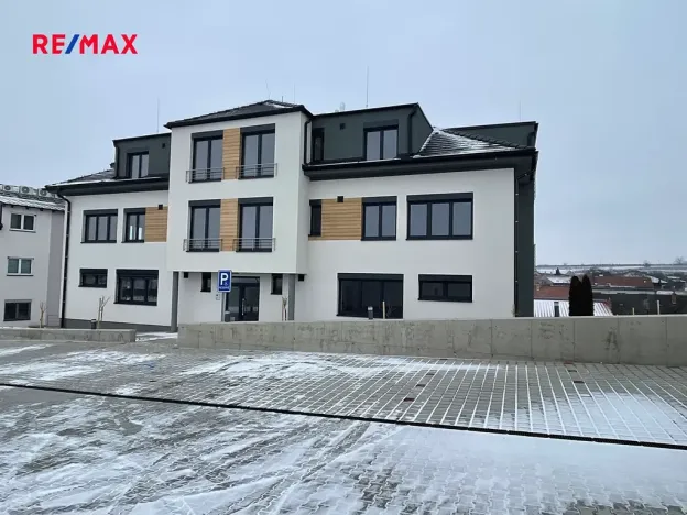 Pronájem bytu 2+kk, Hovorany, 48 m2