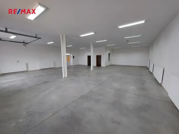 Pronájem obchodního prostoru, Slavkov u Brna, 200 m2