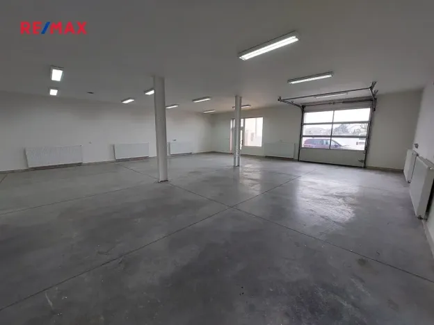 Pronájem obchodního prostoru, Slavkov u Brna, 200 m2