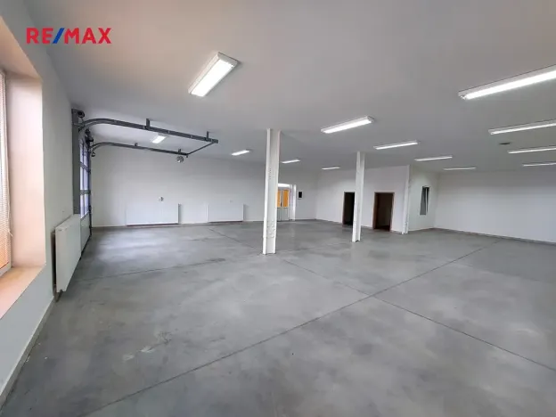 Pronájem obchodního prostoru, Slavkov u Brna, 200 m2