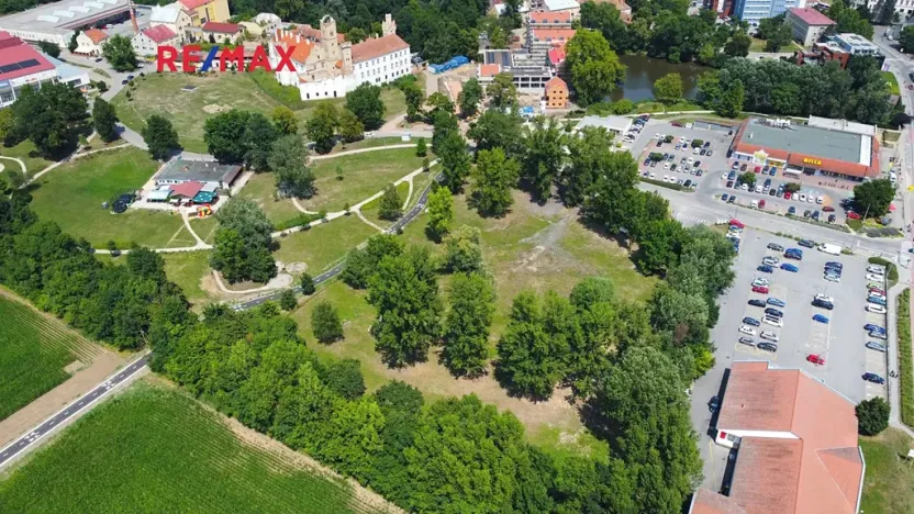 Prodej pozemku pro bydlení, Břeclav, 12389 m2