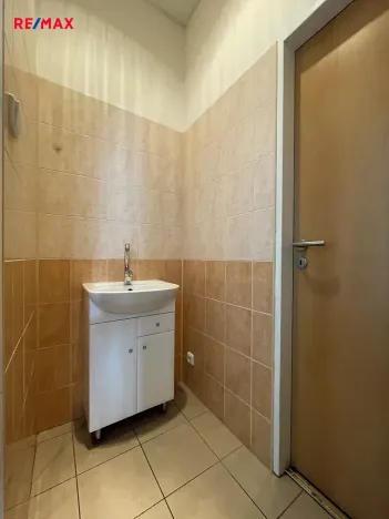 Pronájem obchodního prostoru, Břeclav, Lidická, 123 m2