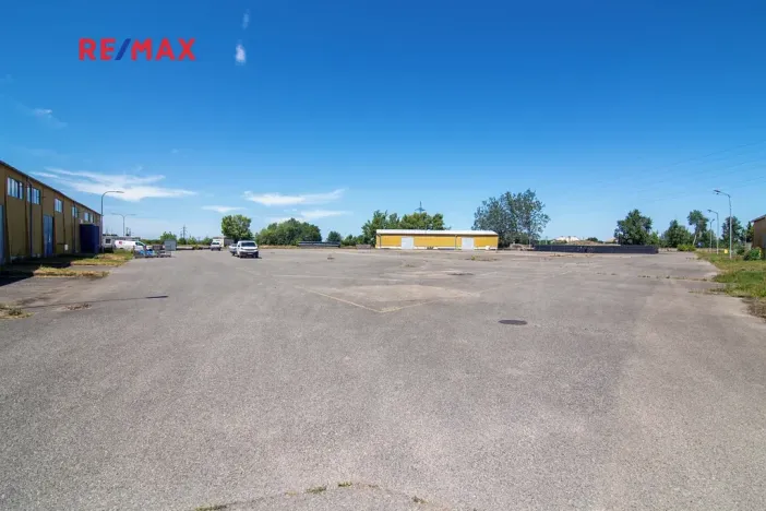 Pronájem komerčního pozemku, Břeclav, 4200 m2