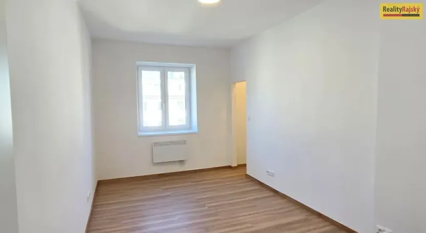 Pronájem bytu 2+kk, Praha - Vršovice, Ukrajinská, 49 m2