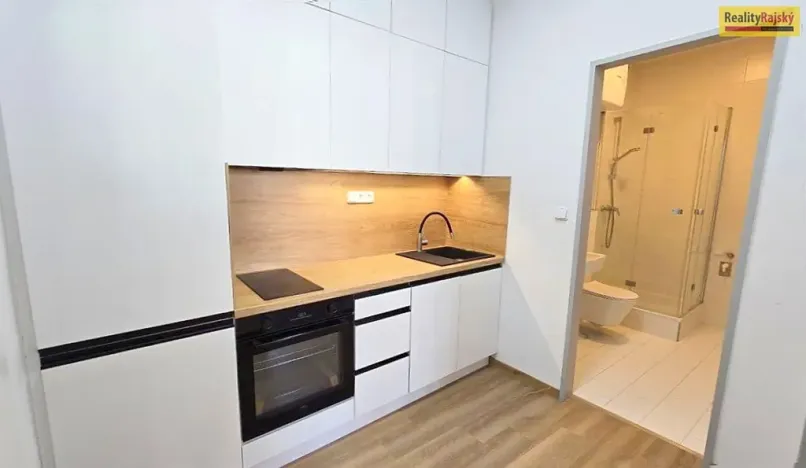 Pronájem bytu 2+kk, Praha - Vršovice, Ukrajinská, 49 m2