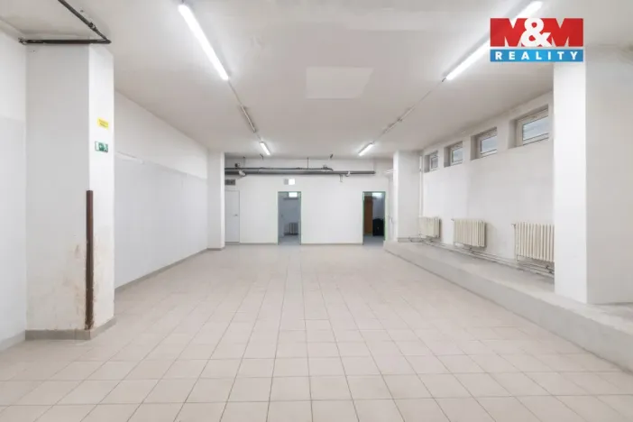 Prodej obchodního prostoru, Frýdek-Místek - Frýdek, Dobrovského, 1150 m2