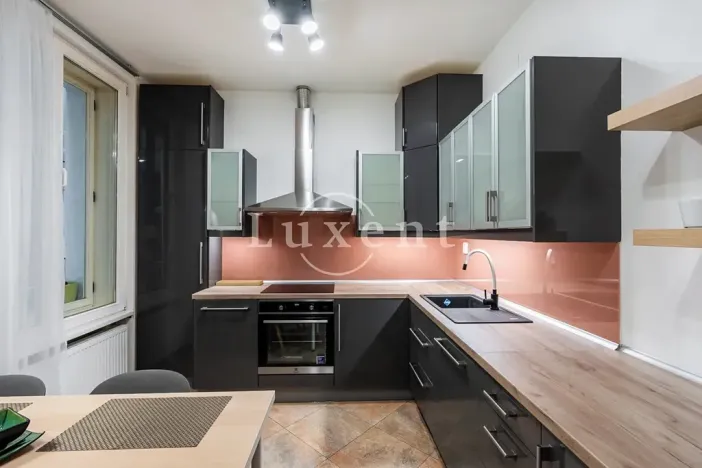 Pronájem bytu 3+1, Praha - Holešovice, Veletržní, 101 m2