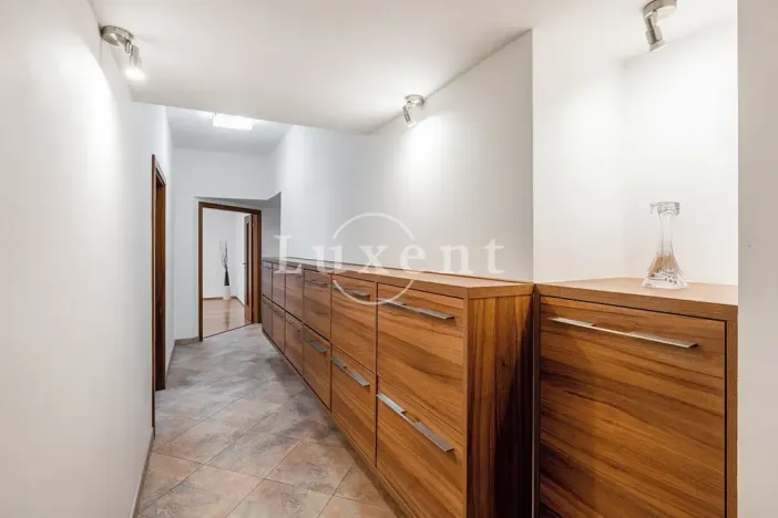 Pronájem bytu 3+1, Praha - Holešovice, Veletržní, 101 m2