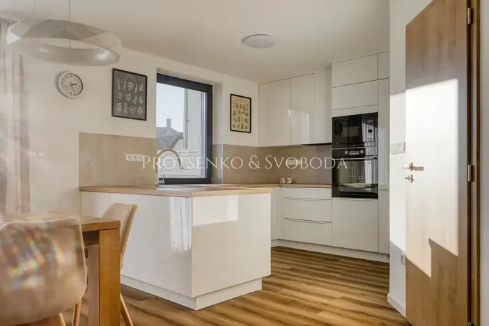 Prodej rodinného domu, Kamenice nad Lipou, nám. Husovo, 210 m2