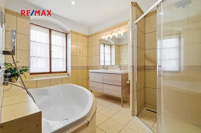 Prodej rodinného domu, Břasy, 298 m2