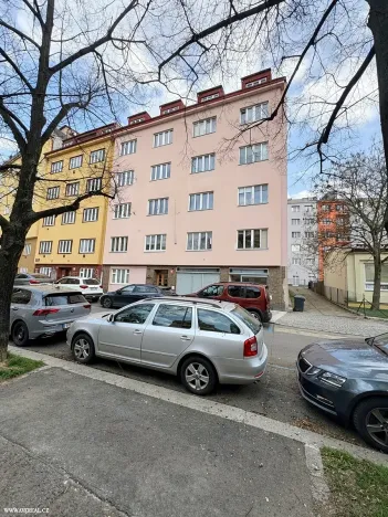 Pronájem bytu 1+1, Praha - Podolí, Nedvědovo náměstí, 32 m2