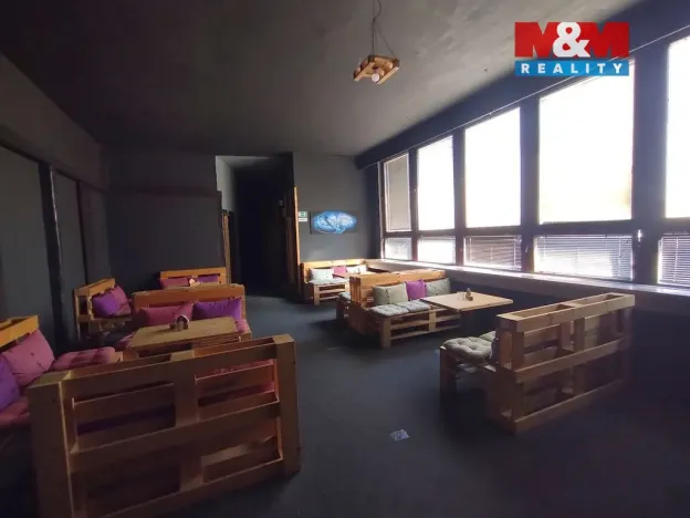 Pronájem obchodního prostoru, Kopřivnice, Smetanova, 582 m2