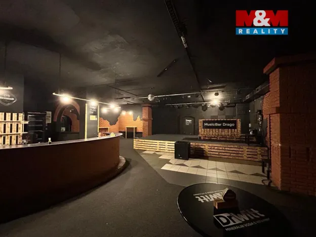 Pronájem obchodního prostoru, Kopřivnice, Smetanova, 582 m2