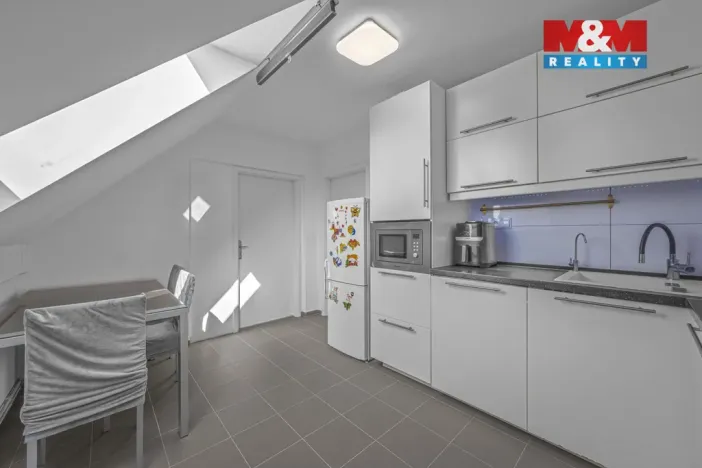 Prodej bytu 2+1, Nehvizdy, Gabčíkova, 50 m2