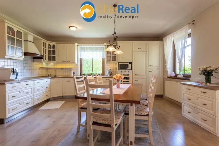 Prodej vícegeneračního domu, Příkazy, 344 m2