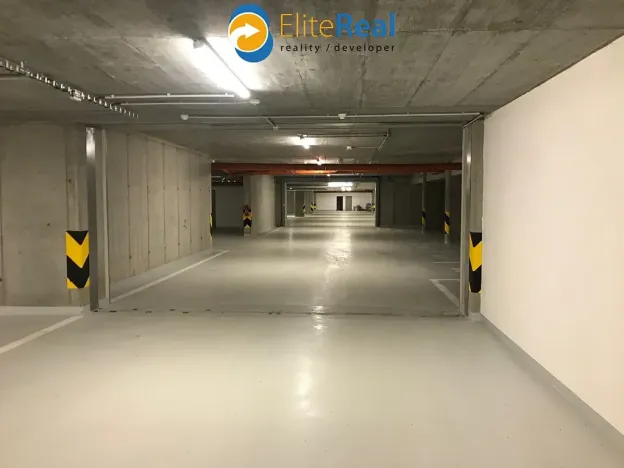 Pronájem garážového stání, Olomouc, Frištenského, 14 m2