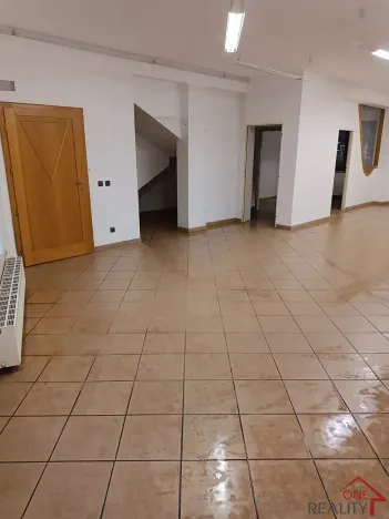 Pronájem obchodního prostoru, Staré Město, 90 m2