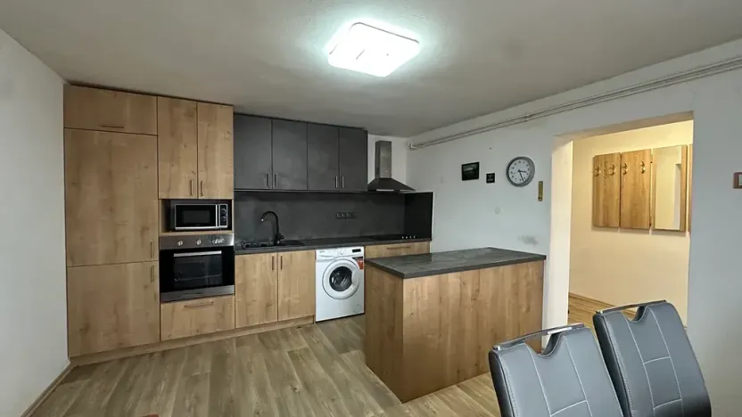 Pronájem rodinného domu, Bánov, 133 m2