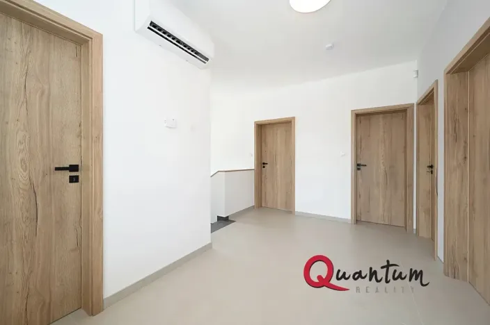 Pronájem rodinného domu, Šestajovice, Konopišťská, 250 m2