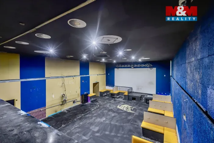 Pronájem obchodního prostoru, Jesenice, Budějovická, 289 m2