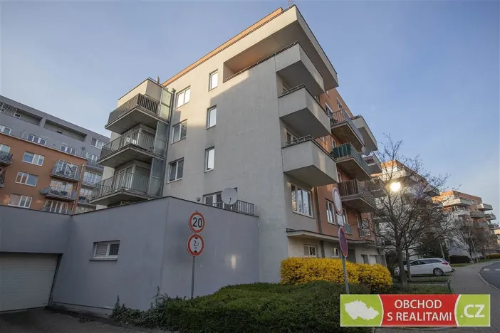 Pronájem bytu 2+kk, Praha, Janýrova, 57 m2