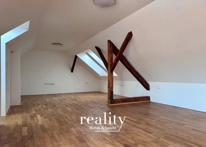 Pronájem atypického bytu, Moravské Budějovice, Gymnazijní, 73 m2