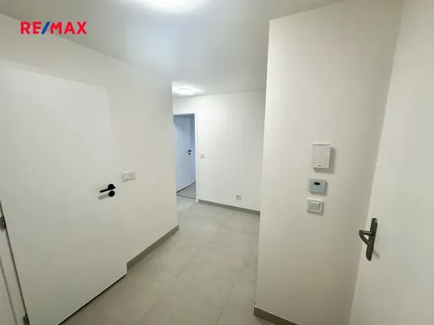 Pronájem bytu 2+kk, Praha - Strašnice, Strančická, 48 m2