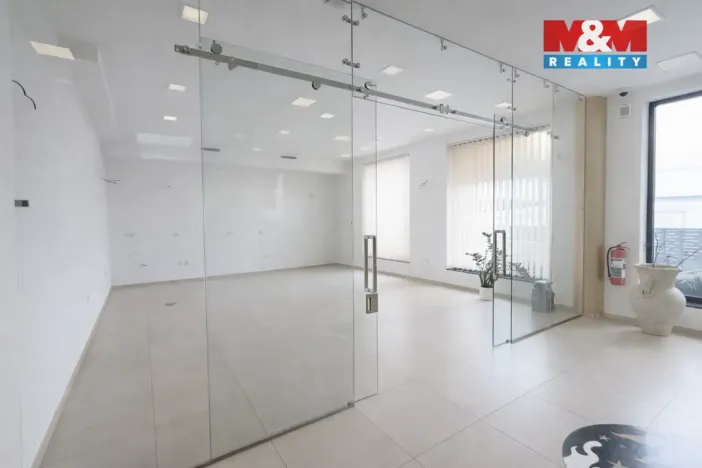 Pronájem obchodního prostoru, Benešov, Masarykovo náměstí, 38 m2