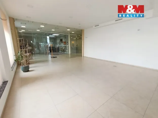 Pronájem obchodního prostoru, Benešov, Masarykovo náměstí, 38 m2