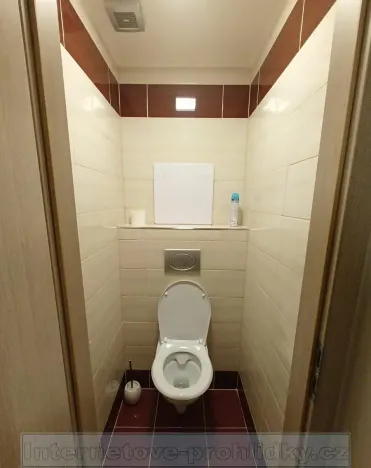 Pronájem bytu 2+kk, Praha - Kobylisy, Třebenická, 48 m2