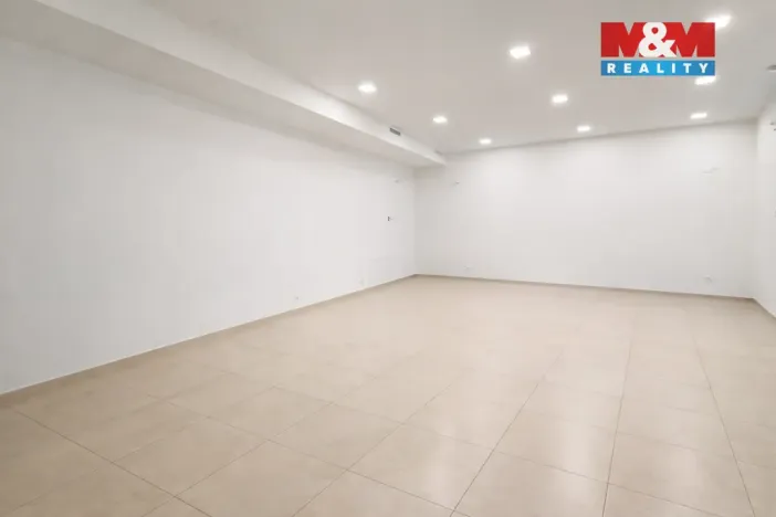 Pronájem obchodního prostoru, Benešov, Masarykovo náměstí, 50 m2