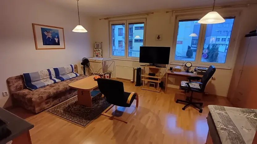 Pronájem bytu 1+kk, Praha - Kunratice, Velké Kunratické, 33 m2