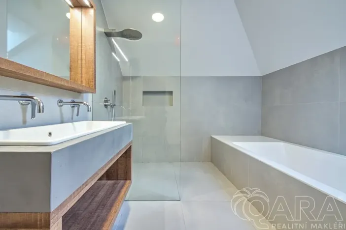 Prodej rodinného domu, Babice, Lomená, 293 m2