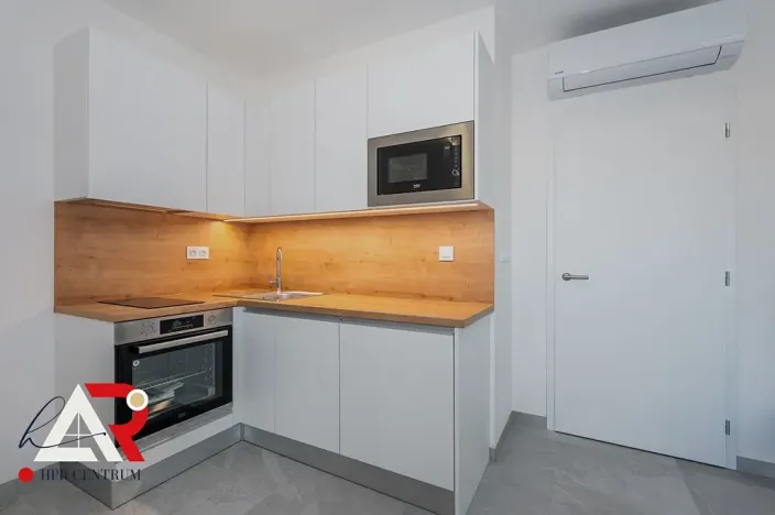 Pronájem bytu 1+kk, Brno, Bratislavská, 28 m2