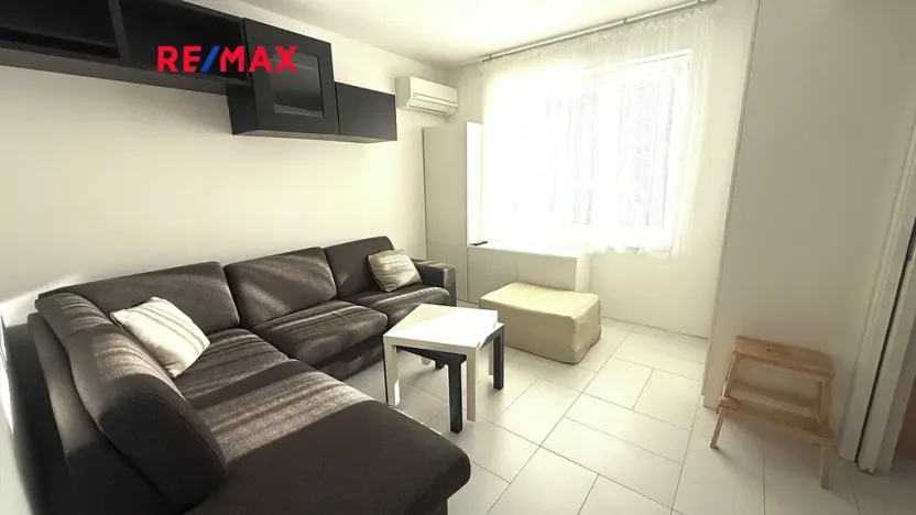 Pronájem bytu 1+1, Břeclav, náměstí Petra Bezruče, 40 m2