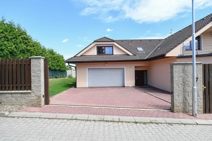 Prodej rodinného domu, Horoměřice, 350 m2