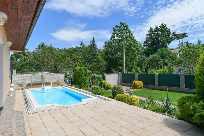 Prodej rodinného domu, Horoměřice, 350 m2