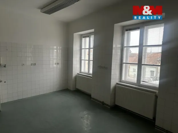 Pronájem obchodního prostoru, Slavkov u Brna, Palackého náměstí, 71 m2