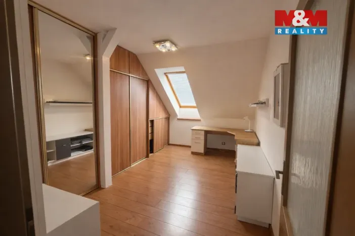 Pronájem bytu 4+1, Jinočany, Náměstí 5. května, 127 m2