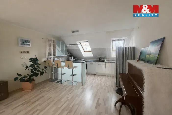 Pronájem bytu 4+1, Jinočany, Náměstí 5. května, 127 m2