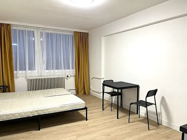 Pronájem bytu 1+kk, Praha - Radotín, Vrážská, 29 m2